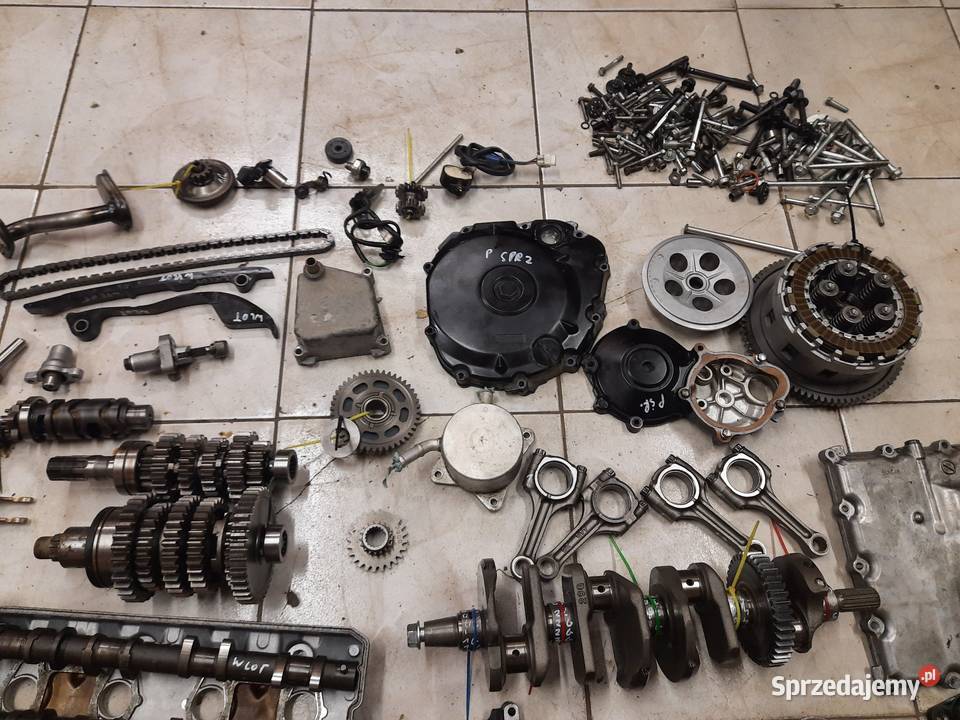 Suzuki GSR 600 silnik części głowica cylinder sprzedam
