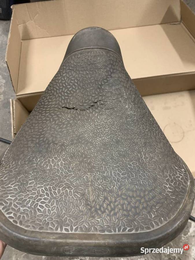 Siedzenie komar sztywniak Pozostałe Kępno