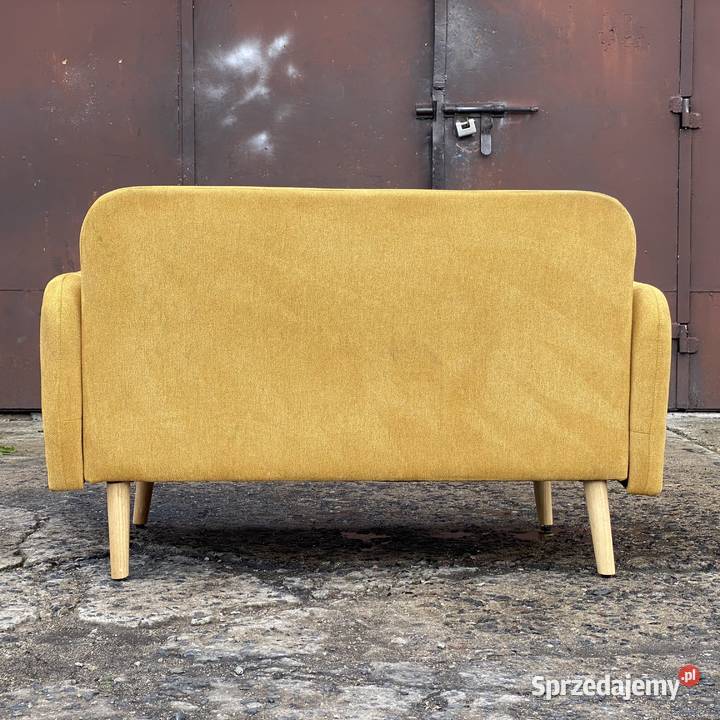 Mała sofa na zwężanych nogach design Gryfice