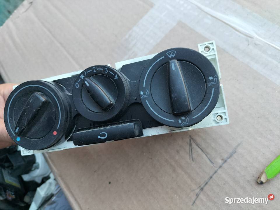 Panel nawiewu klimatyzacji 1J0819045F VW Polo 6N Kamień-Kolonia