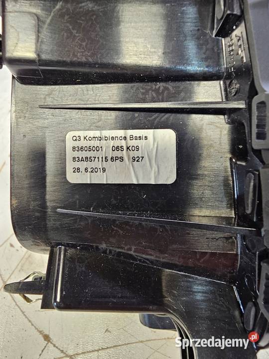 RAMKA OBUDOWA LICZNIKA AUDI Q3 F3 83A857115 Przystajń