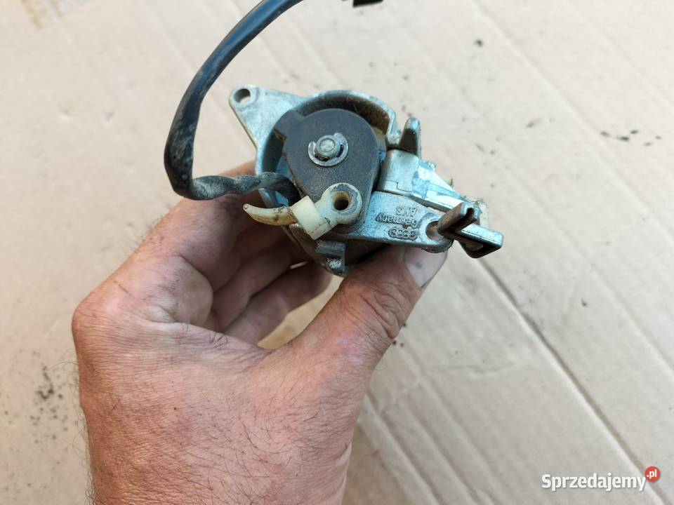 Audi 80 B4 ZAMEK WKŁADKA BAGAŻNIKA