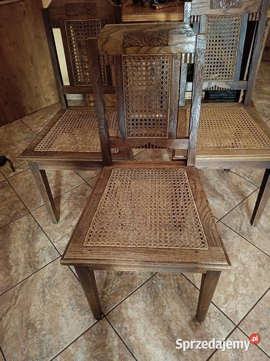 Stare drewniane krzesła rzeźbione z rafią kujawsko-pomorskie Lipno