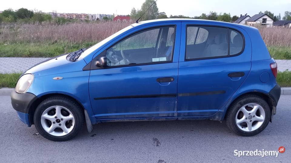 Toyota Yaris 10 2002 wersja base z hakiem Jędrzejów