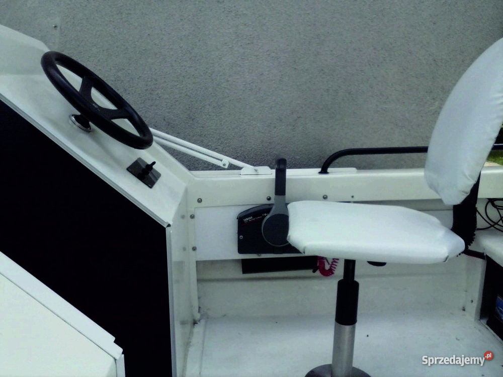 Łódka kabinowa z silnikiem Wołomin sprzedam