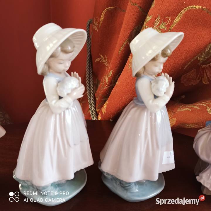 Lladro Figurka dziewczynka z bukietem
Hand made