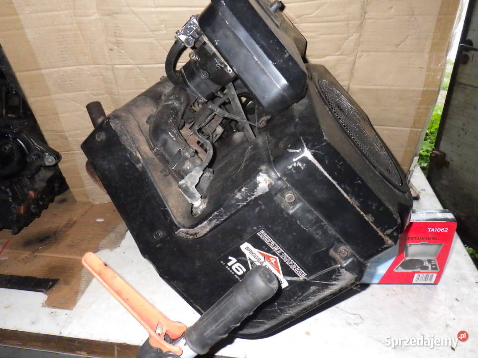 Silnik Briggs Stratton 16 HP 2 Cylindrowy 2 x Zawada