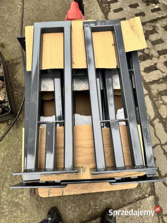 Schody półkowe wspornikowe wiszące konstrukcja Poznań