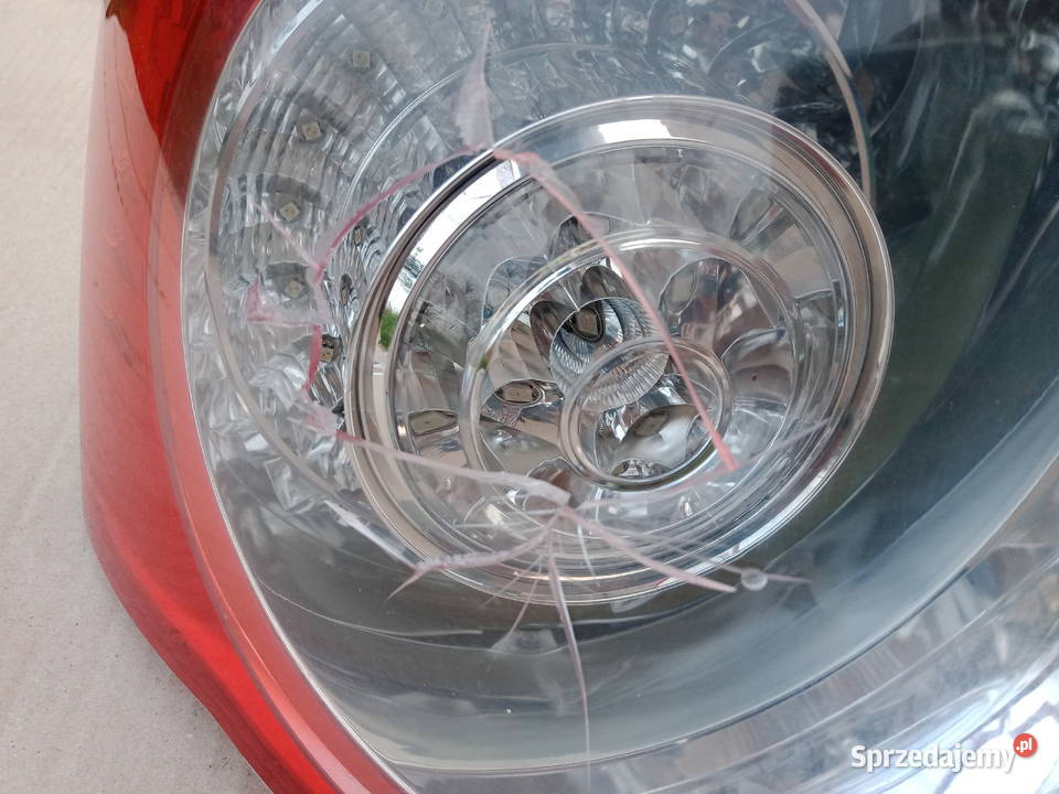 Lampa lewa tył VW Jetta 3 uszkodzona