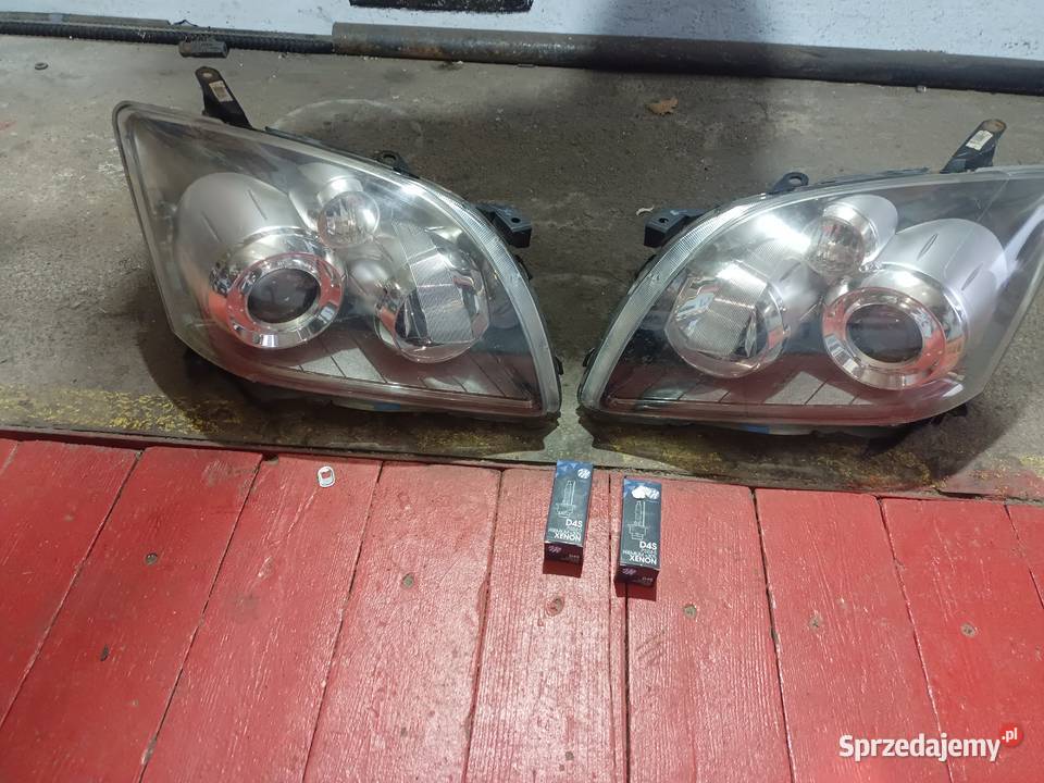 Lampy przód Xenon Toyota Avensis