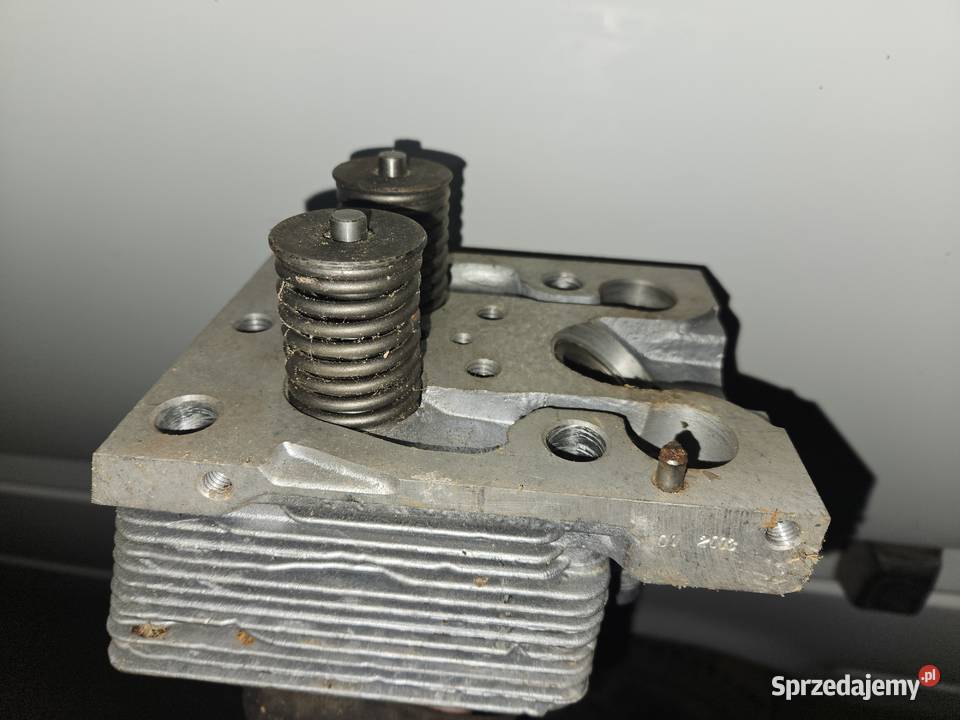 Głowica silnika T25 władymirec zawory części t25 podlaskie Kłopoty-Stanisławy