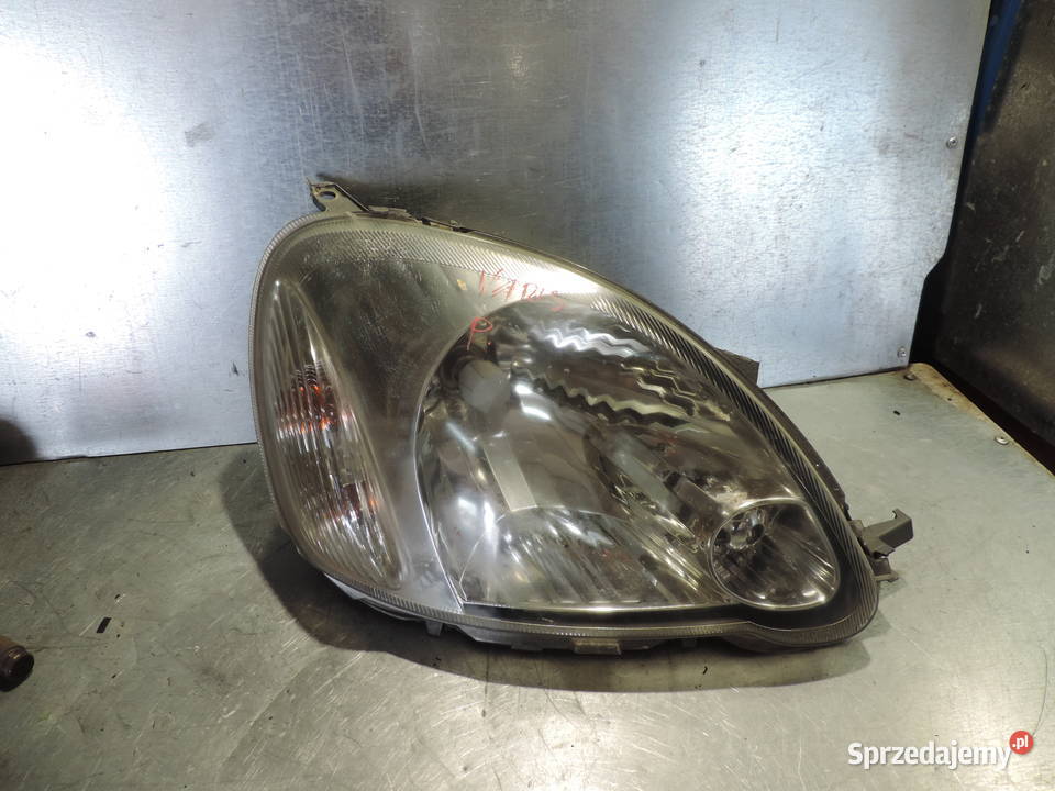 LAMPA PRAWY PRZÓD PRZEDNIA TOYOTA YARIS I 1 FL osobowe Motoryzacja Nowy Sącz