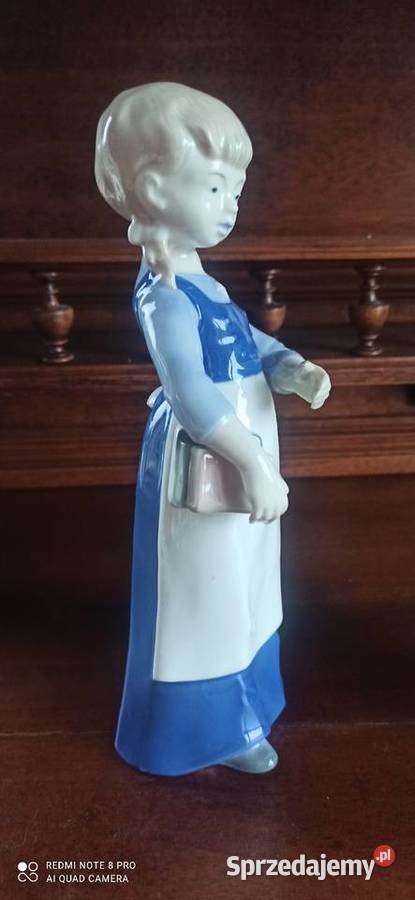 Figurka Dziewczyna z książkami Carl Scheidig