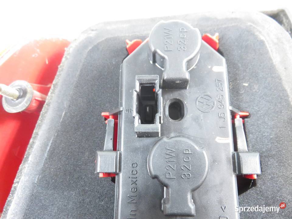 LAMPA PRAWA TYLNA VW BORA 1J5945096AA osobowe Motoryzacja