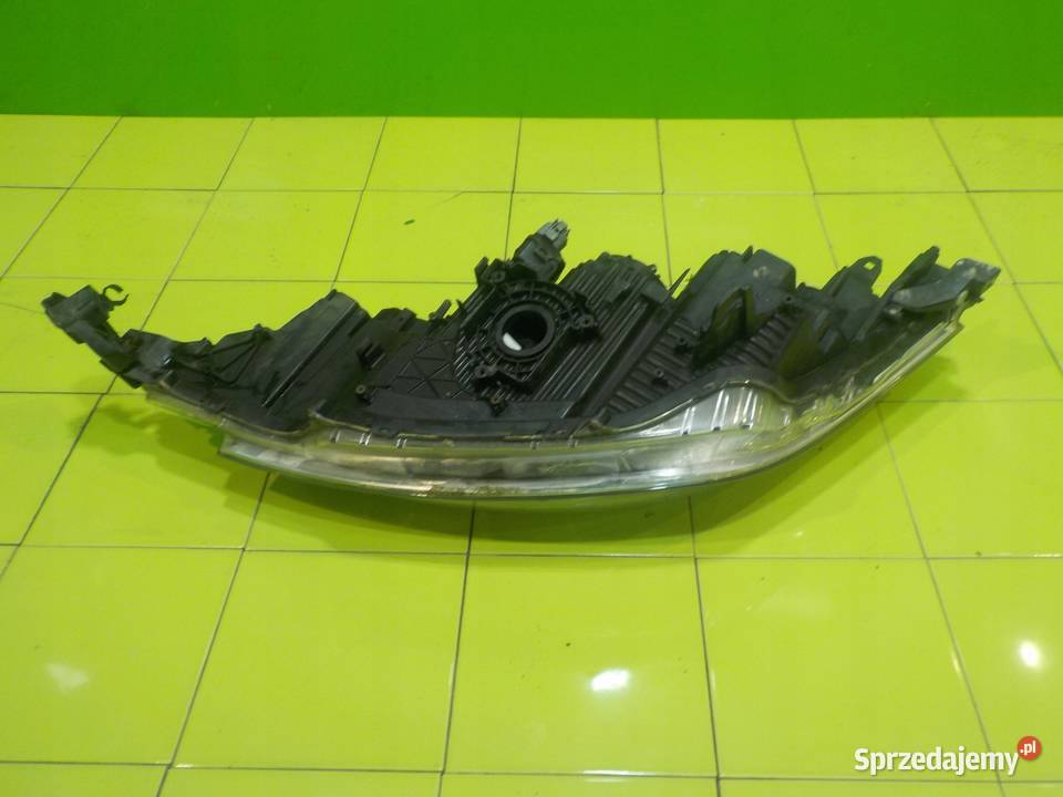 PEUGEOT 4007 22 HDI 08r 5D XENON lampa prawa Suków