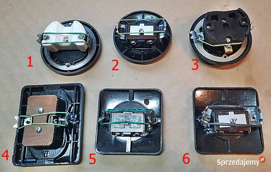 Gniazda podtynkowe okrągłe prostokątne 220 V z Pozostałe Ostrów Wielkopolski