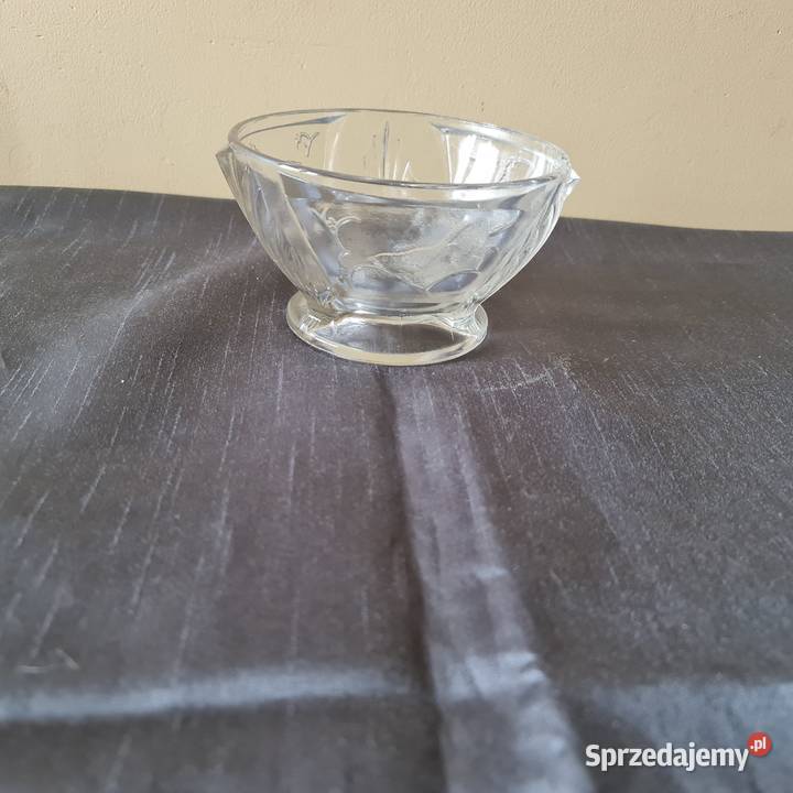 Szklana cukiernica z okresu PRLu