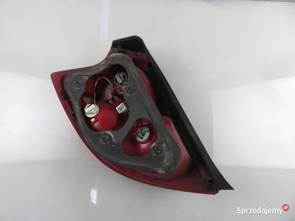 LAMPA PRAWA TYLNA KIA CEED I