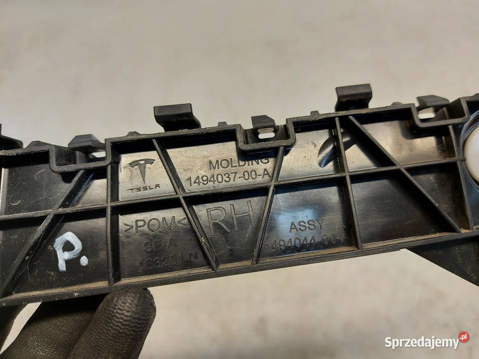 TESLA MODEL Y 2022r MOCOWANIE ZDERZAKA PRAWE osobowe