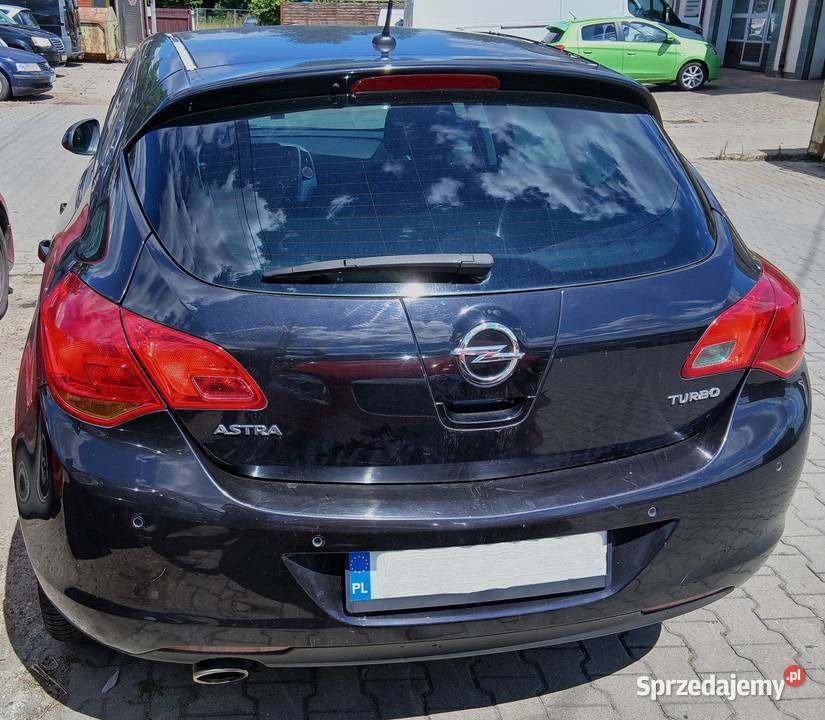 Opel Astra z 2011r 14 benzyna