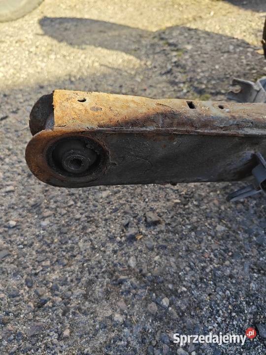 Tylna belka pegueot 807