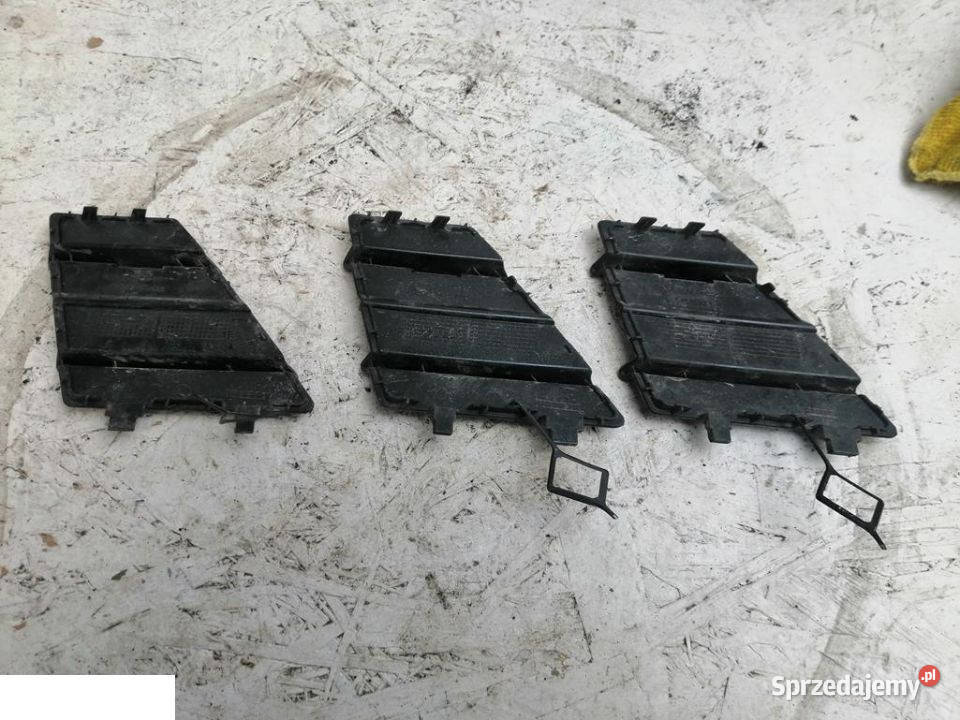 Toyota Yaris III lift zaślepka haka 521270d420