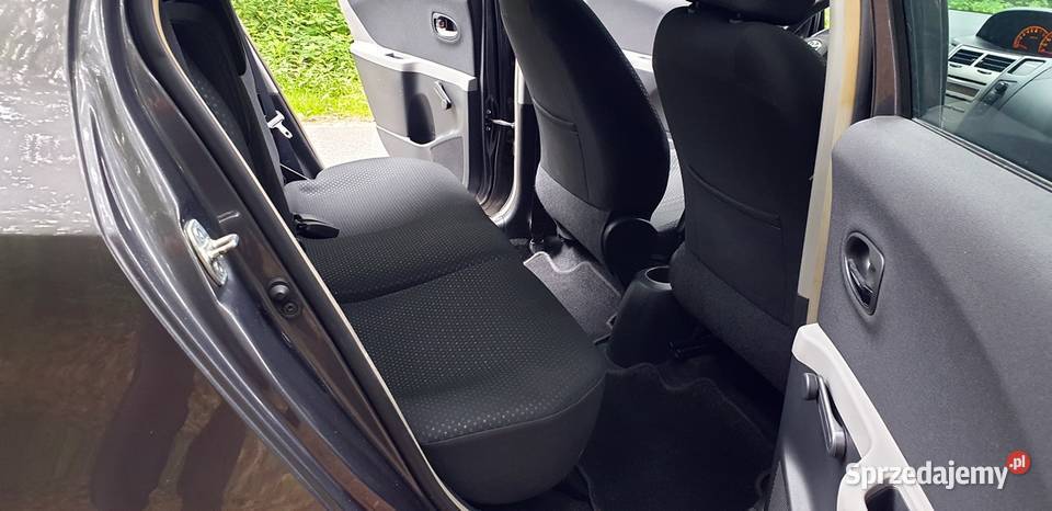 Toyota Yaris 133 Luna benzyna