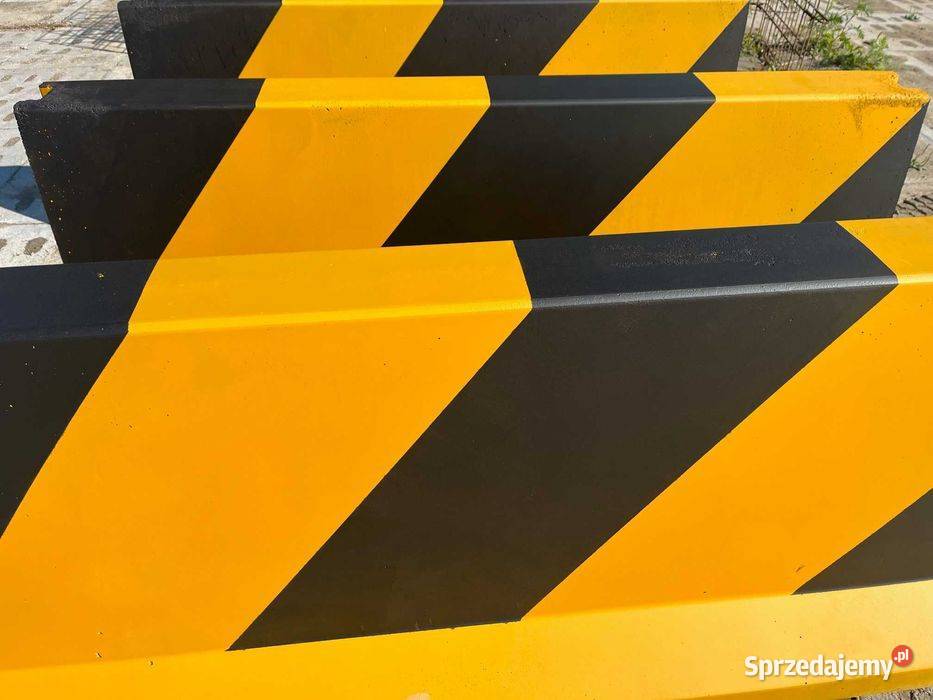 Betonowa zapora drogowa malowana bariera drogowa