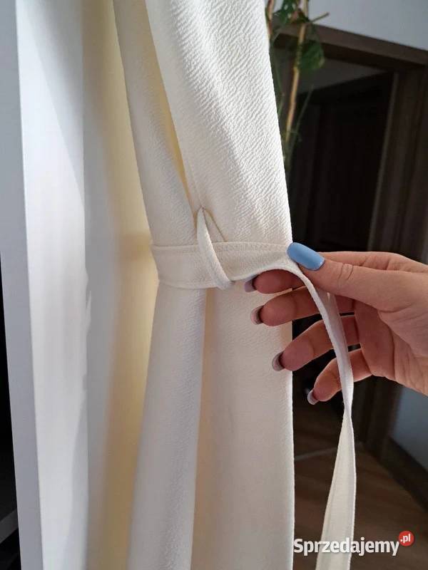 Stylowa biała kamizelka dłuższa z paskiem pomorskie Trąbki Wielkie