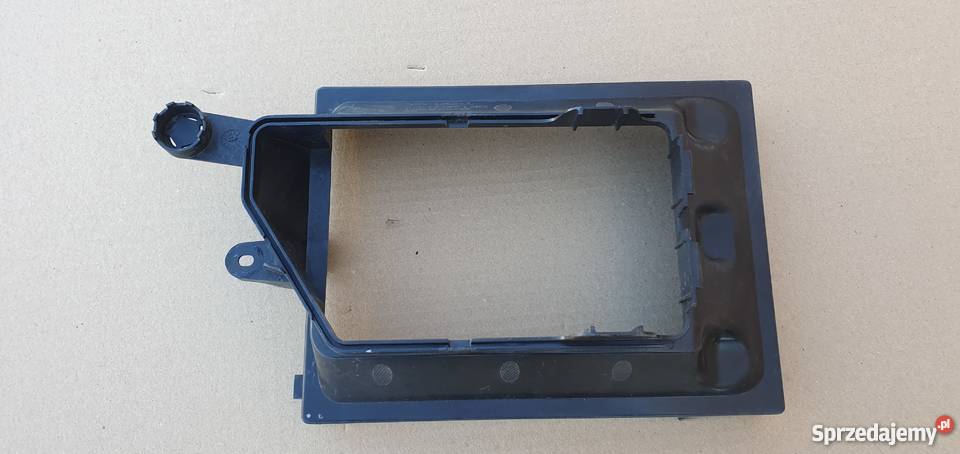 VOLVO FH4 OBUDOWA RAMKA 84813187 Bieleń sprzedam