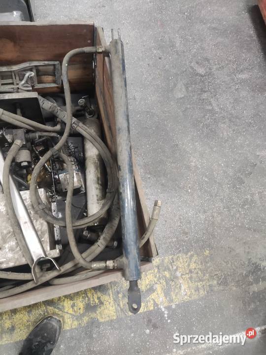 Siłownik hydrauliczny dwustronny 600mm wysuwu Libusza