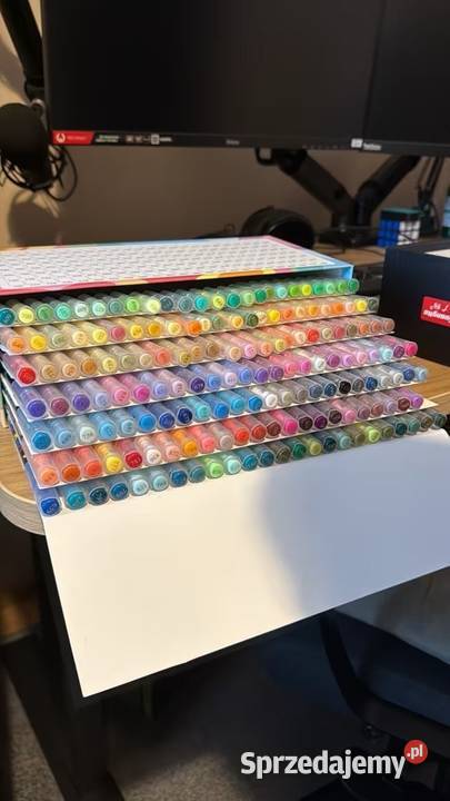 Zestaw 168 markerów akrylowych