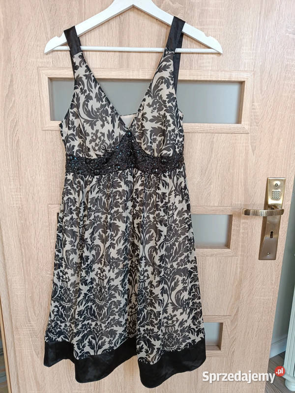 Elegancka czarno biała sukienka w kwiatki w XS podkarpackie Dąbrowica