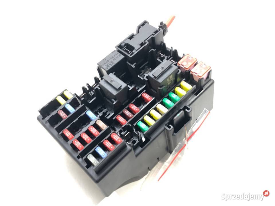 SKRZYNKA BEZPIECZNIKÓW OPEL ADAM Hatchback 1219