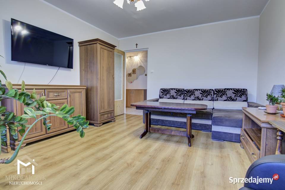 3 pokoje Sikorskiego 1 piętro 60 m2 duży balkon Bartoszyce sprzedam