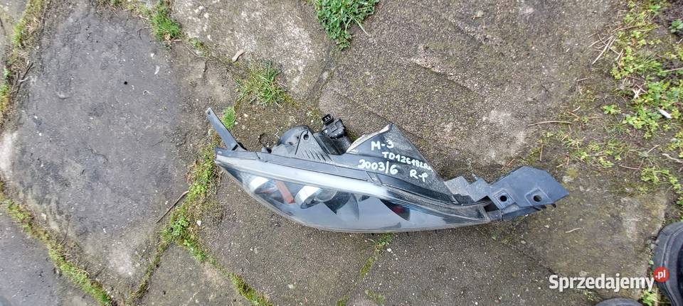 Mazda3 Mazda 3 2003 2005 lampa prawa HB z listwą sprzedam