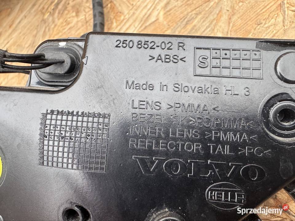 Lampa tył tylna prawa rh w klapę Volvo C40 Lampy tylne Międzychód