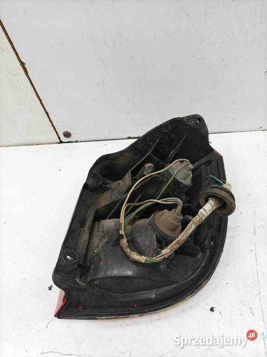 LAMPA TYŁ LEWA KOMBI Toyota Carina VI 19921996