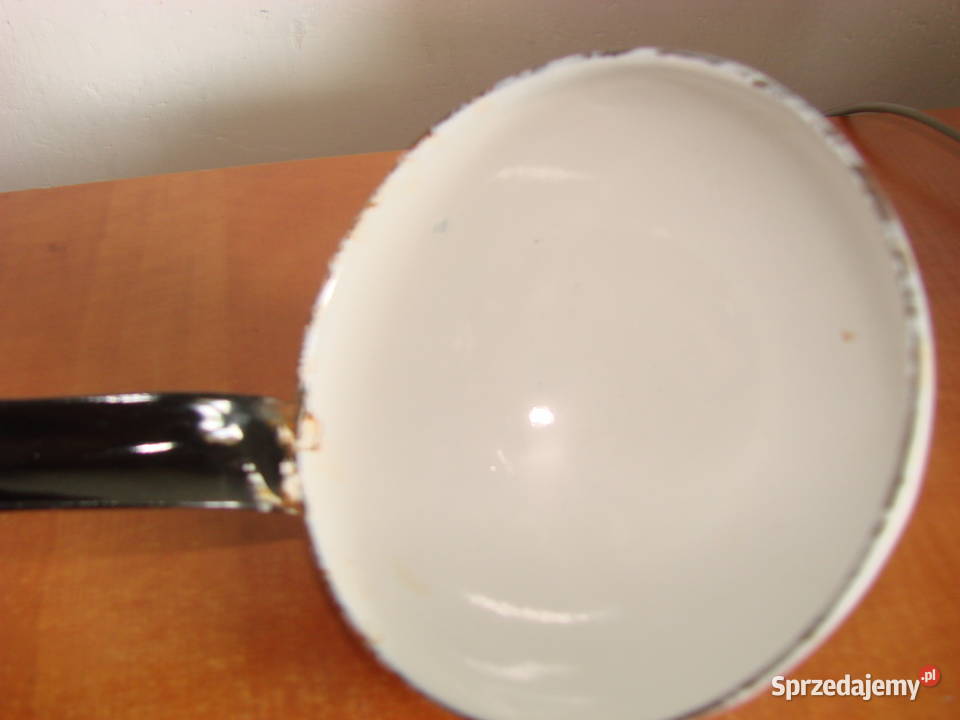 emaliowana chochla PRL