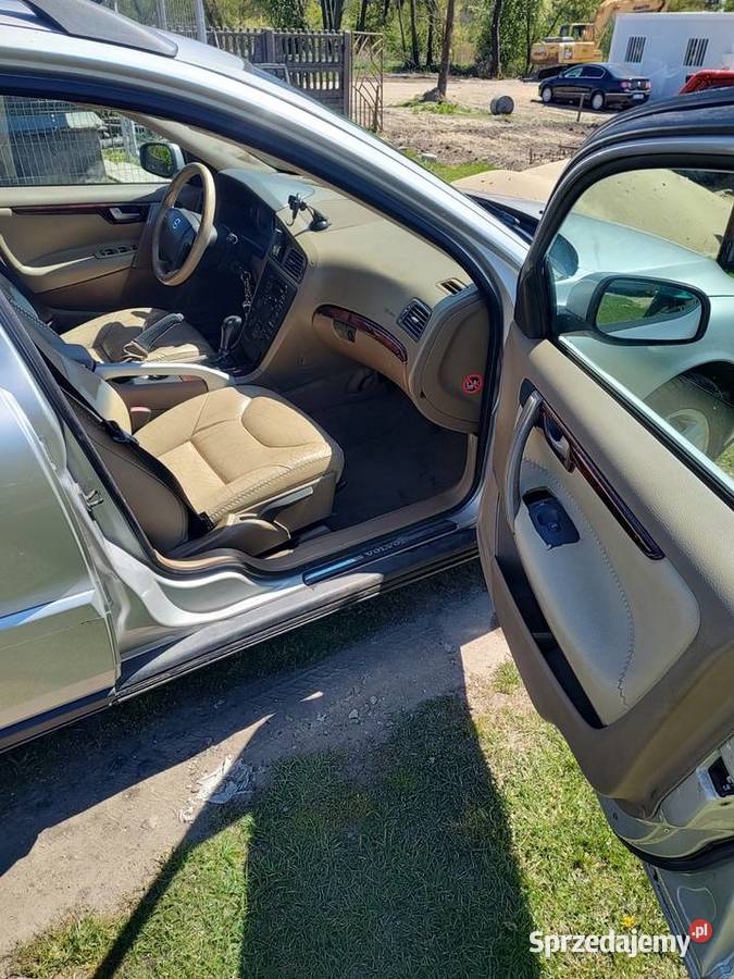 Sprzedam Volvo V70 D5 z 2003 roku z automatyczną sprzedam