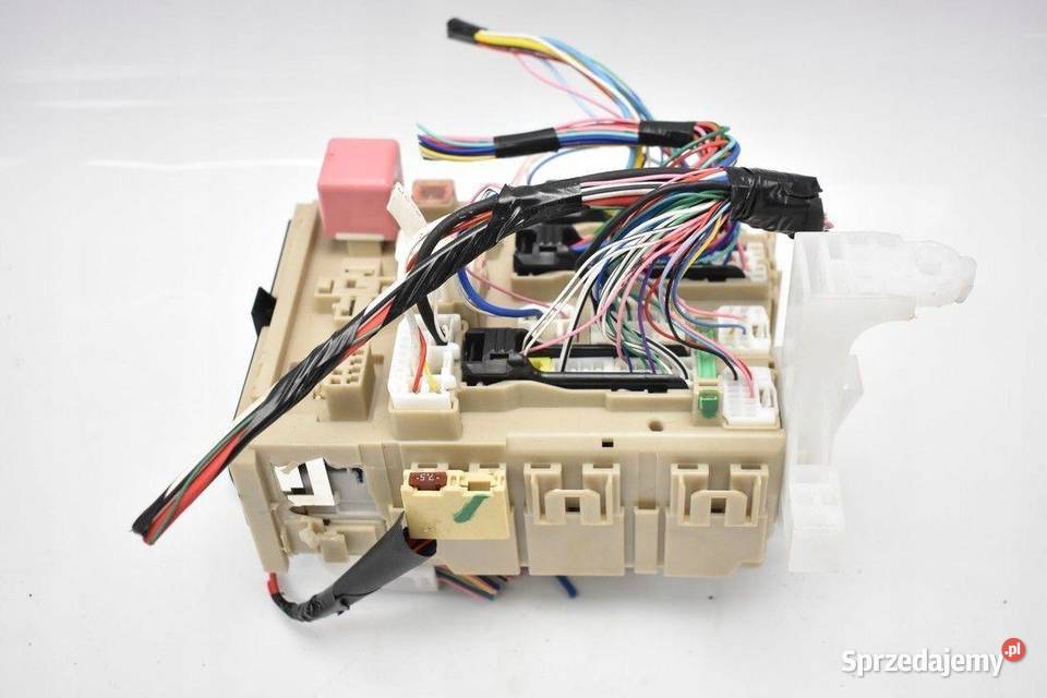 SKRZYNKA BEZPIECZNIKÓW AVENSIS T29 8273005J90 Układ elektryczny, zapłon