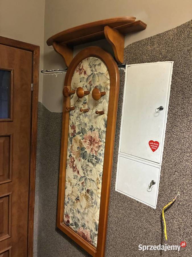 Meble drewniane do przedpokoju Szadek