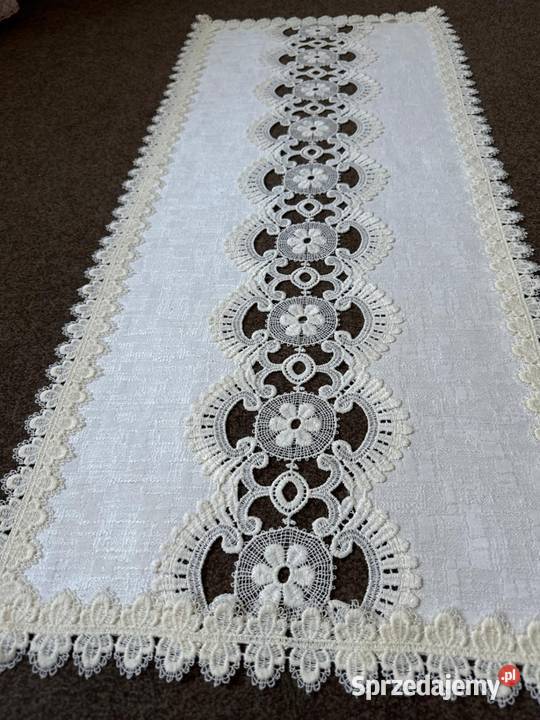 bieżnik z koronkami rękodzieło do kolekcji Zabrze sprzedam