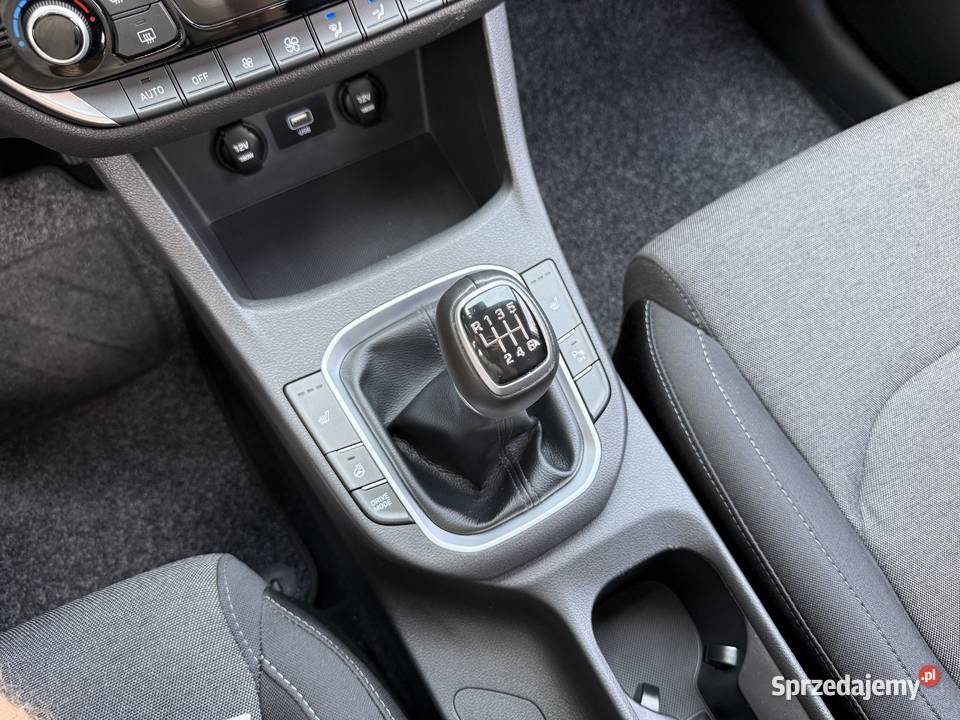 Hyundai i30 15 BENZYNA Klimatronik Nawigacja gniazdo AUX Samochody osobowe wielkopolskie Konin