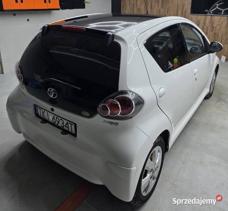 Toyota Aygo piękna biała z czarnym dachem Morawica