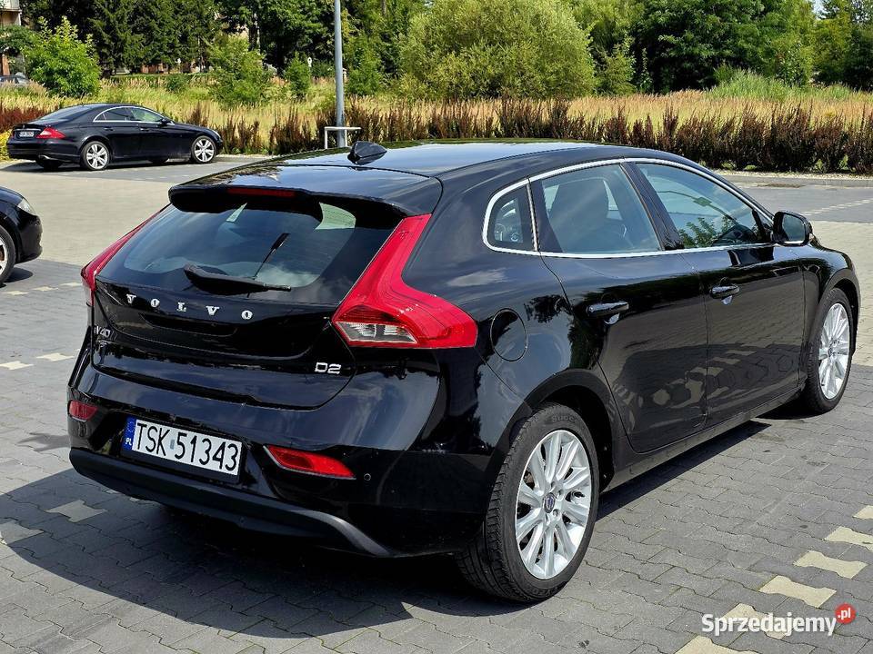 Volvo V40 D2 Momentum 16 diesel 115 2013r czarny Skarżysko-Kamienna