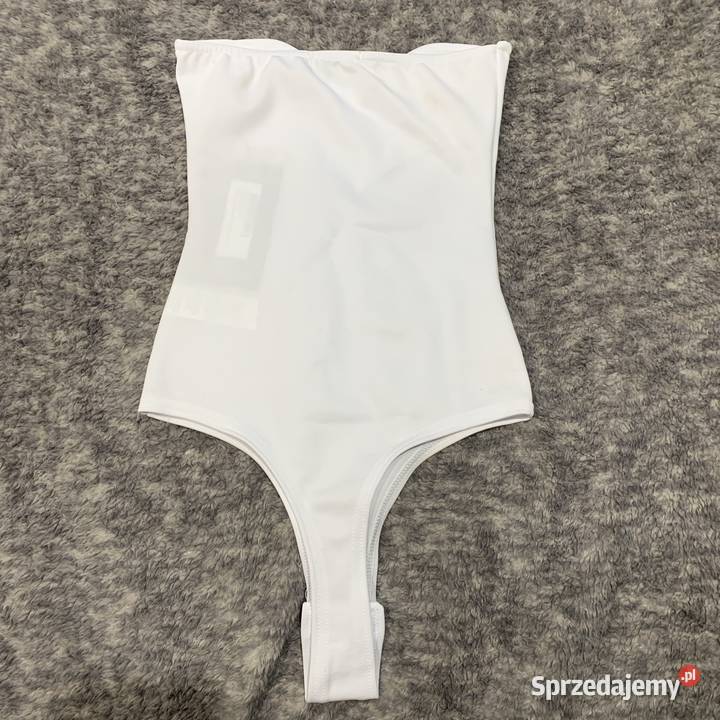 Prettylittlething body biale Inna marka Dębica