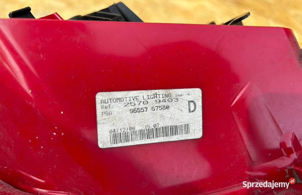 LAMPA TYŁ TYLNA PRAWA PEUGEOT 307 LIFT HB