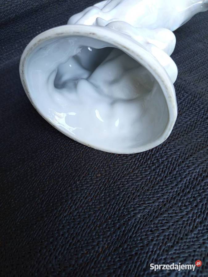 Pięnkną porcelanowa figurkę przedstawiającą Warszawa