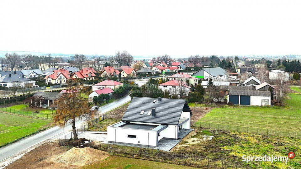 Luksusowy dom w stanie deweloperskim Zawada